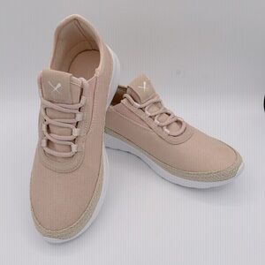 DENVER HAYES NEW PINK SNEAKERS Size 8. NWOT